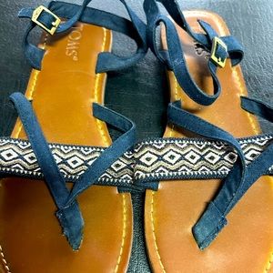 Tom’s Sandals Size 7